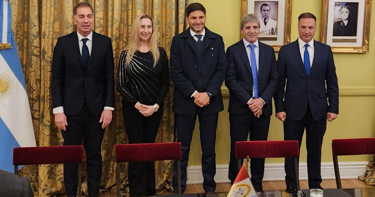 Preocupados por las encuestas, Karina y Santilli retoman el diálogo con los gobernadores y le dan a Pullaro la ruta de los puertos
