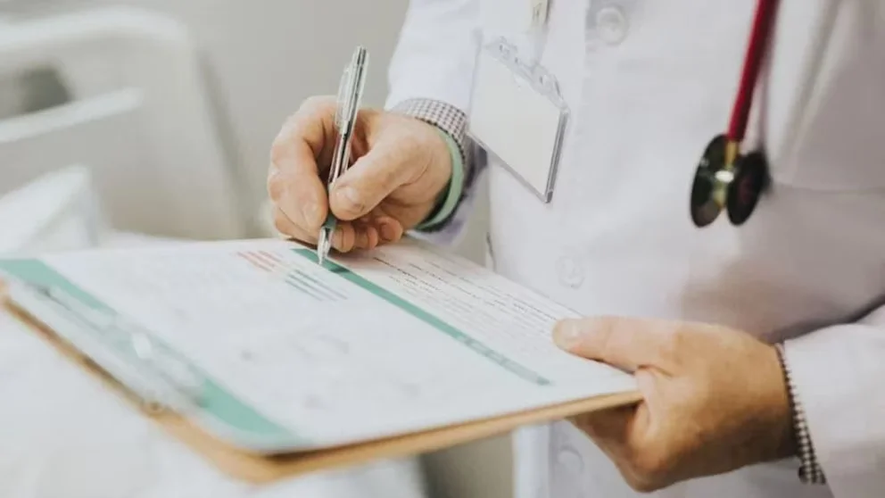 Licencias médicas en la región: cuánto se cobra y quién paga en Uruguay, Brasil y Perú frente al modelo argentino