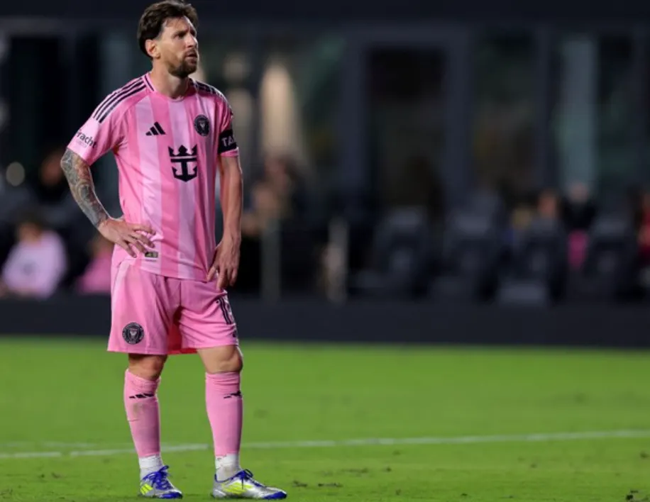 MESSI Y UN PARTIDO QUE TUVO TODO: GOL, ASISTENCIA Y ENFRENTAMIENTO CON EL ÁRBITRO