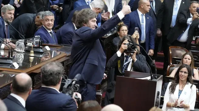 Milei lanza 90 reformas para achicar el Estado y rediseñar el país