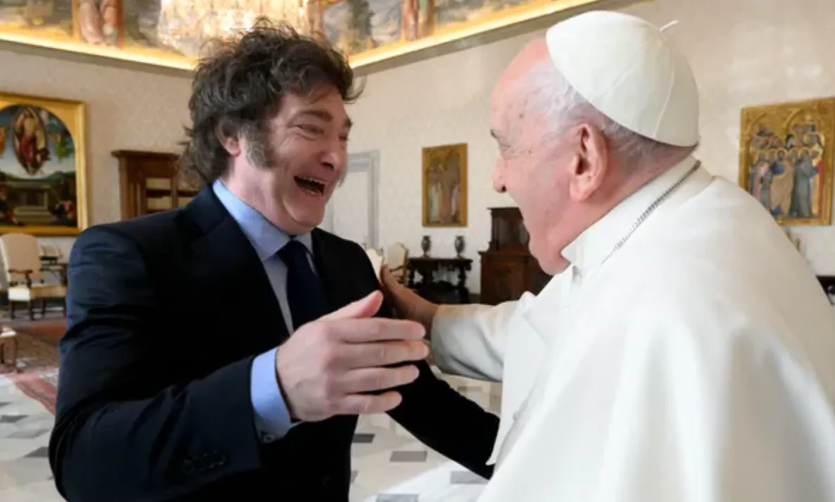 MILEI JUNTO AL PAPA TRAS LA CANONIZACIÓN DE MAMA ANTULA