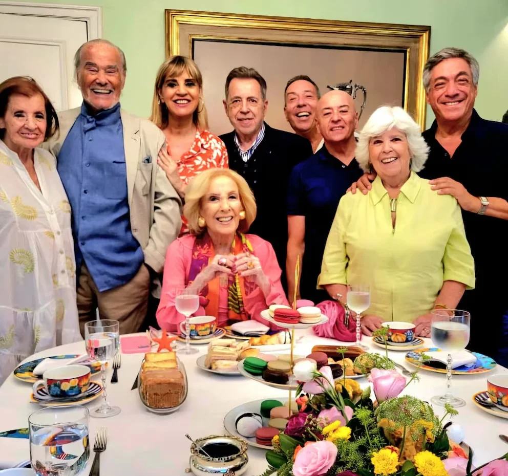 Hoy Mirtha Legrand cumple 99 años: festejo íntimo, shows y cambios de vestuario