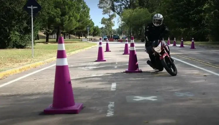 Las tres pruebas que más complican a quienes sacan el carnet de moto en Santa Fe