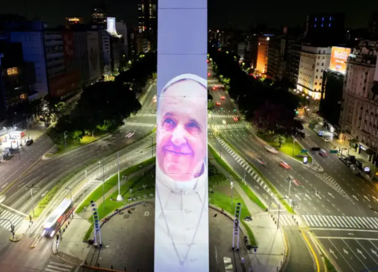 PAPA FRANCISCO: SU ESTADO SIGUE SIENDO GRAVE, ORACIONES POR SU RECUPERACIÓN SE EXTIENDEN POR TODO EL MUNDO