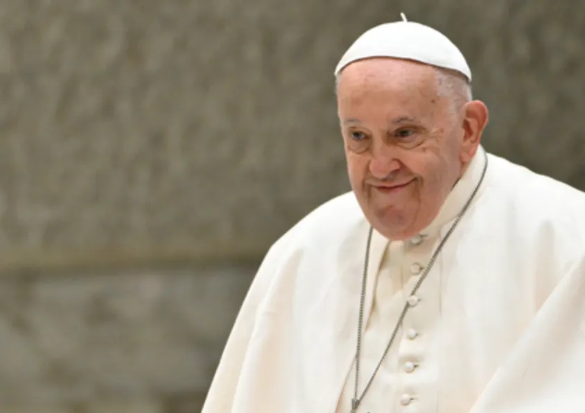 PAPA FRANCISCO: ASEGURAN QUE SALIÓ DEL ESTADO CRÍTICO