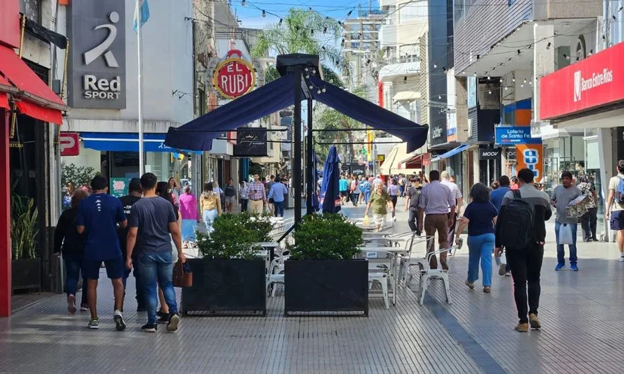 Liquidación anticipada: las ofertas de invierno ya copan los locales en Santa Fe