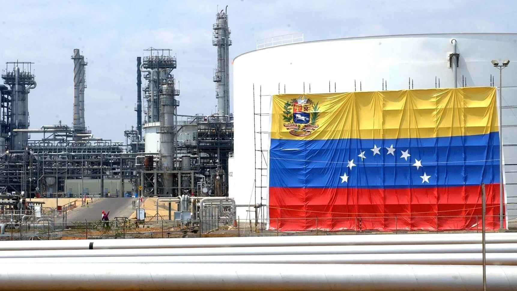 Venezuela abre su industria petrolera a capitales foráneos con una reforma histórica