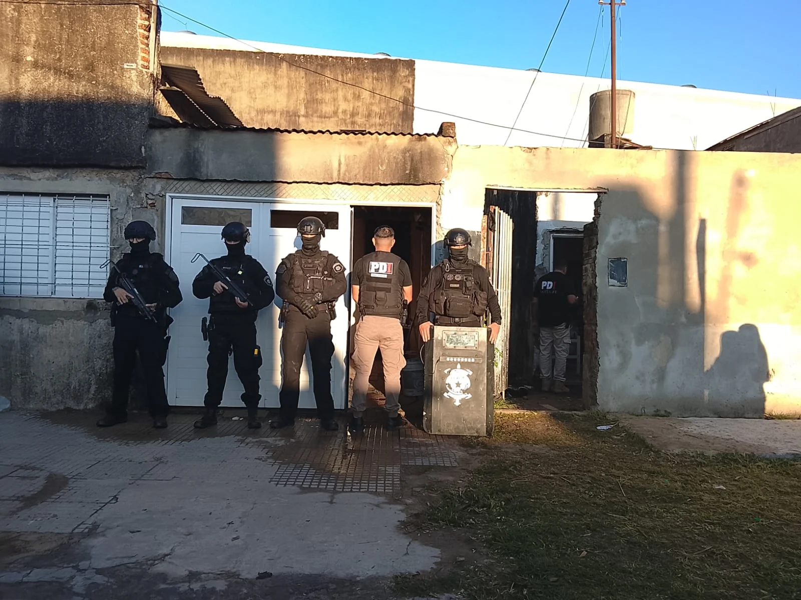 Megaoperativo en Nueva Esperanza: diez allanamientos, un detenido y secuestro de armas y droga