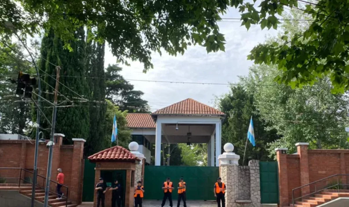 MILEI YA RESIDE EN LA QUINTA DE OLIVOS