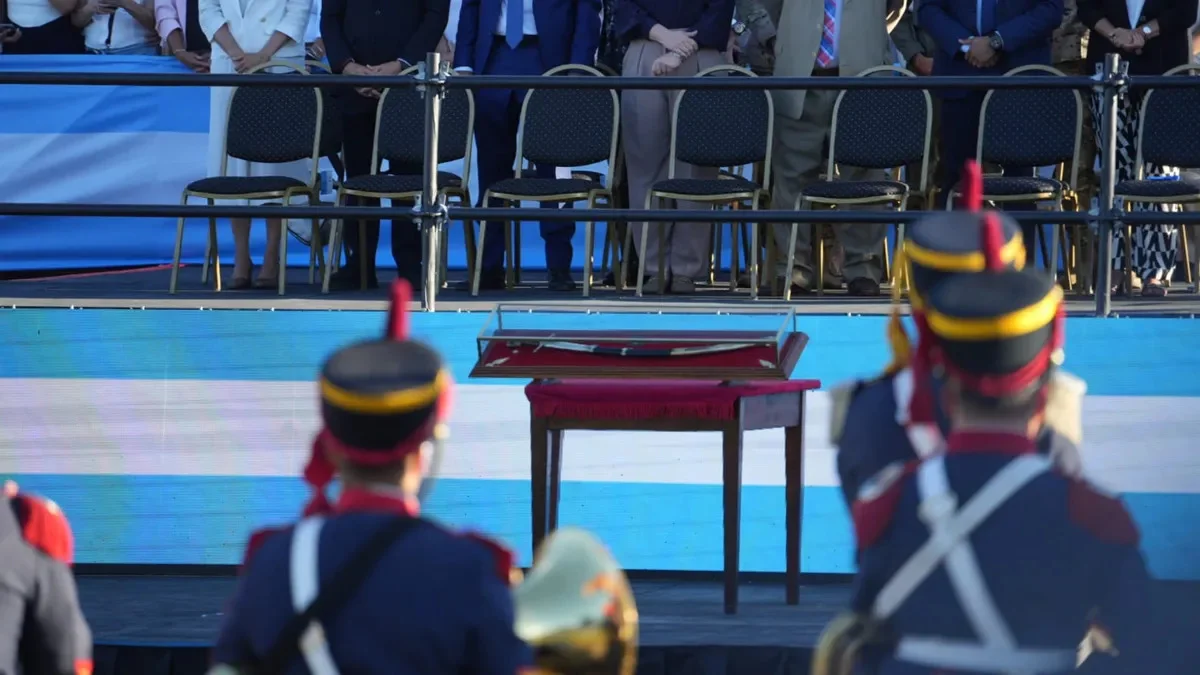 Milei entregó el sable de San Martín en San Lorenzo