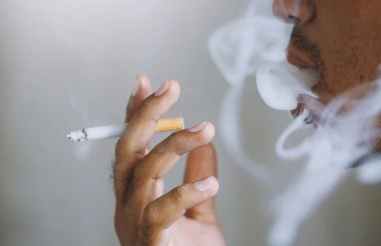 Reino Unido prohíbe el tabaco a nacidos desde 2009 y apunta a una generación libre de humo