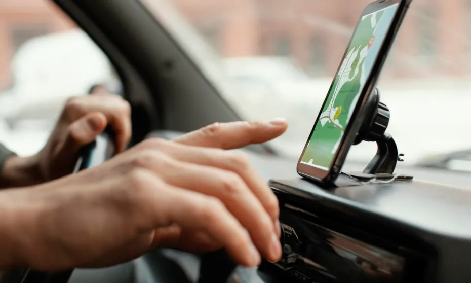 SANTA FE AJUSTA EL CONTROL: SOLO UNA APP DE VIAJES ESTÁ 100% HABILITADA