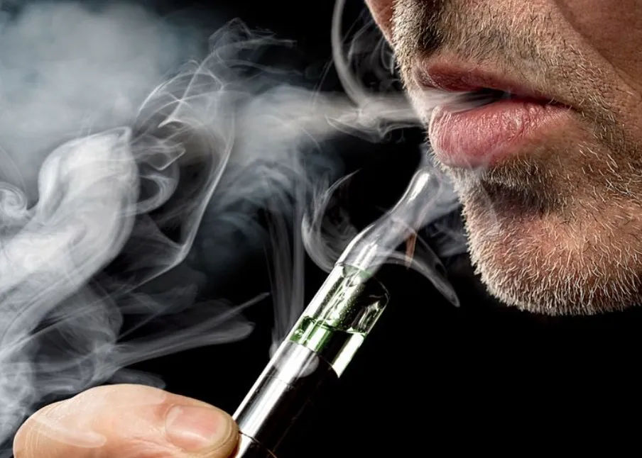 SANTA FE AVANZA EN LA LUCHA CONTRA EL VAPEO: PROHIBIRÁ SU USO EN LUGARES CERRADOS Y LA VENTA A MENORES