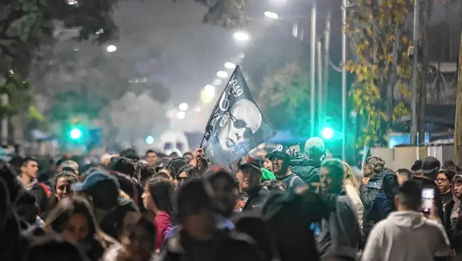 Emotiva despedida al Indio: miles de fanáticos copan Avellaneda