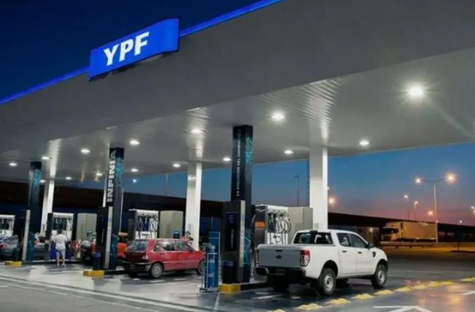 YPF: EXPENDIO DE COMBUSTIBLE EN HORARIO NOCTURNO ES 40 VECES MENOR; ANUNCIAN AUTOSERVICIO Y REAGRUPAMIENTO DE RECURSOS